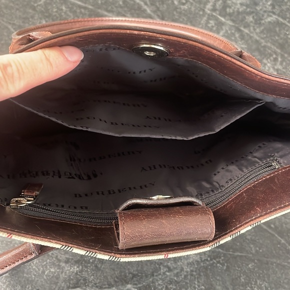 AUTHENTIC Burberry Leather Trimmed Tote in Nova Plaid - Picture 9 of 14